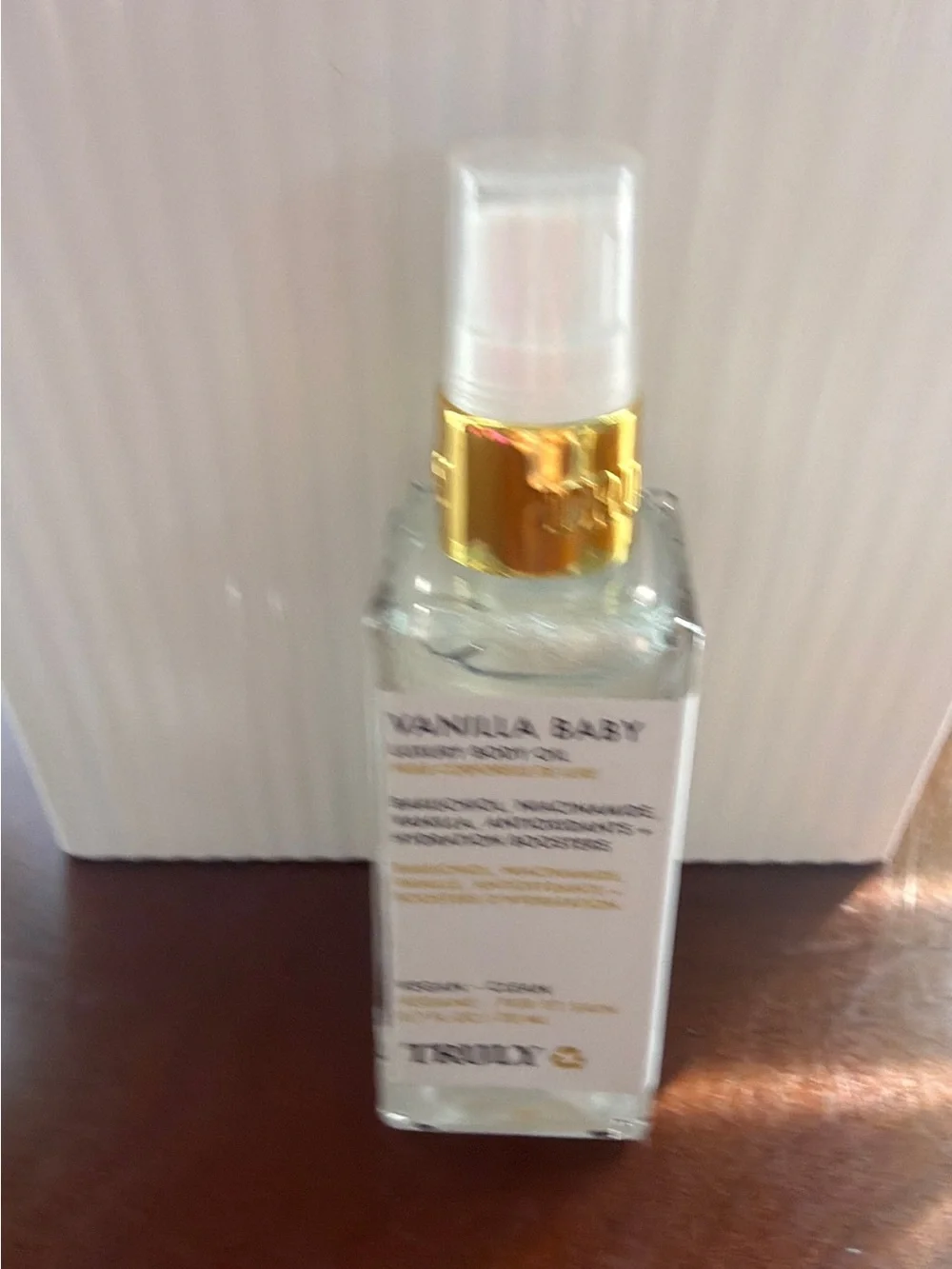 Vanilla Baby Body Oil Spray — White & Gold Bottle